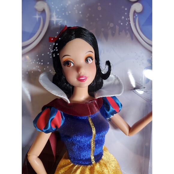 2014 Disney Store - Snow White Classic Doll – 11 1/2'' - Picture 2 of 4